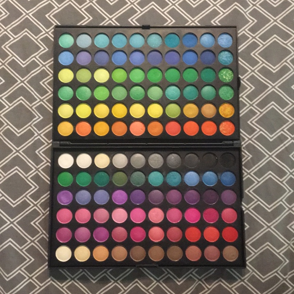 120 Rainbow eyeshadow palette unused